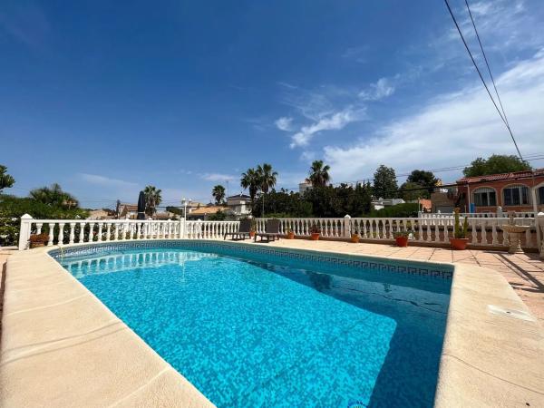 Chalet en Barrio Los Balcones y los Altos