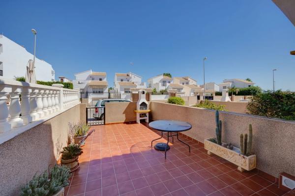 Chalet adosado en calle Almohabenos, 19