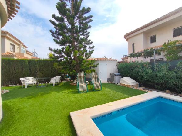 Casa independiente en calle Luis Gordillo