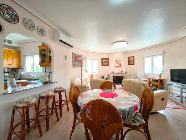 Casa independiente en calle Luis Gordillo