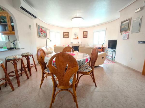 Casa independiente en calle Luis Gordillo