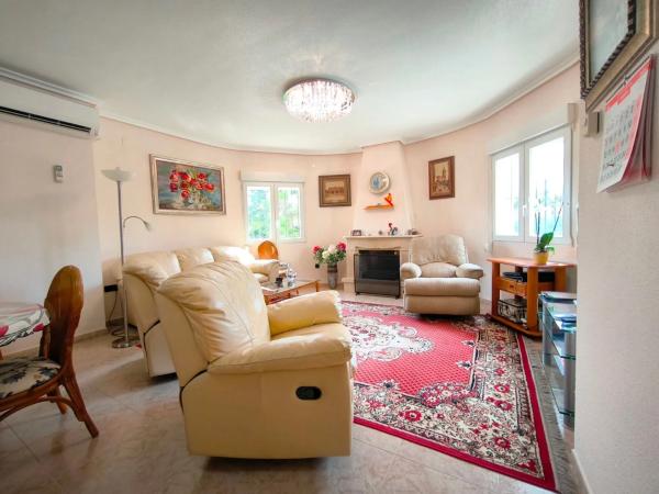 Casa independiente en calle Luis Gordillo