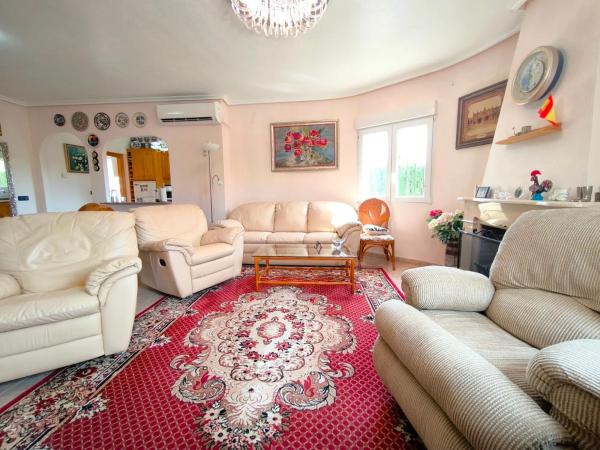 Casa independiente en calle Luis Gordillo