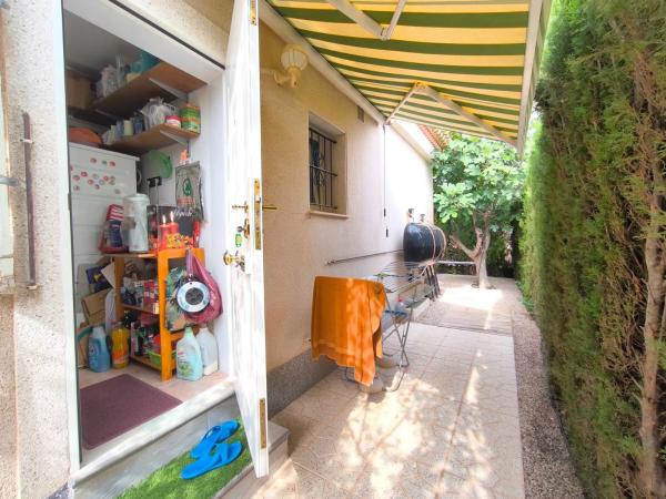 Casa independiente en calle Luis Gordillo