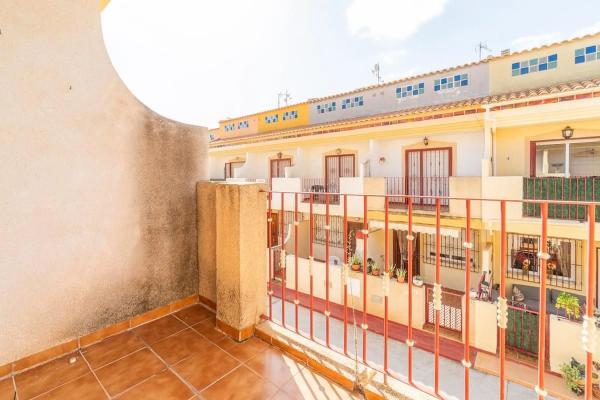 Chalet adosado en calle Nicolás de Bussi, 42