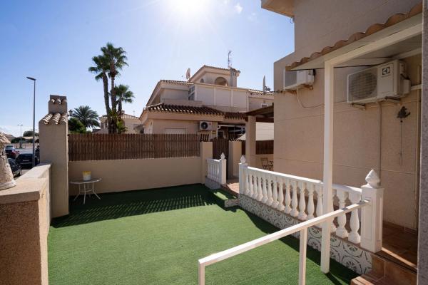 Chalet adosado en calle Pintor Ribera