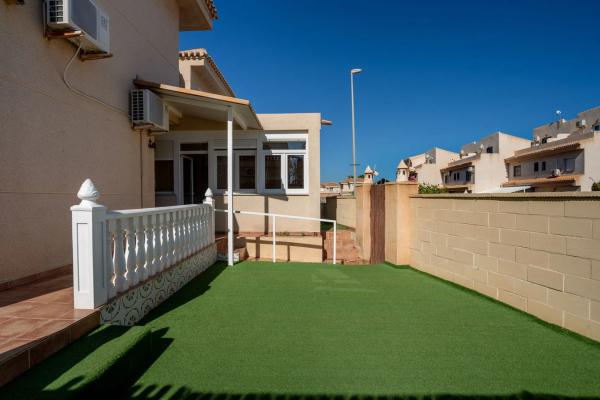 Chalet adosado en calle Pintor Ribera