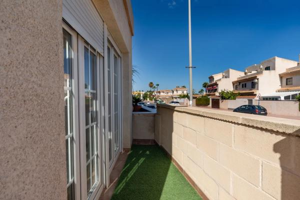 Chalet adosado en calle Pintor Ribera