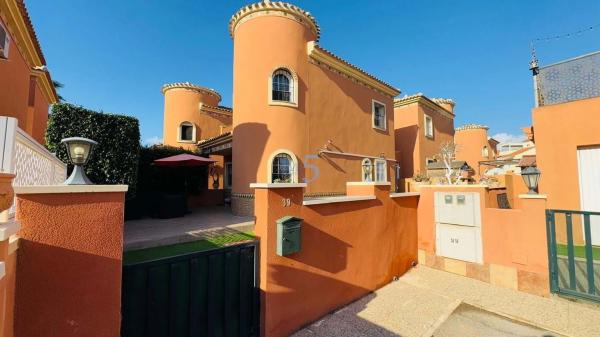 Chalet en Barrio Playa Flamenca