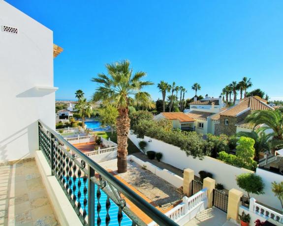 Casa independiente en calle Tomás Bretón s/n