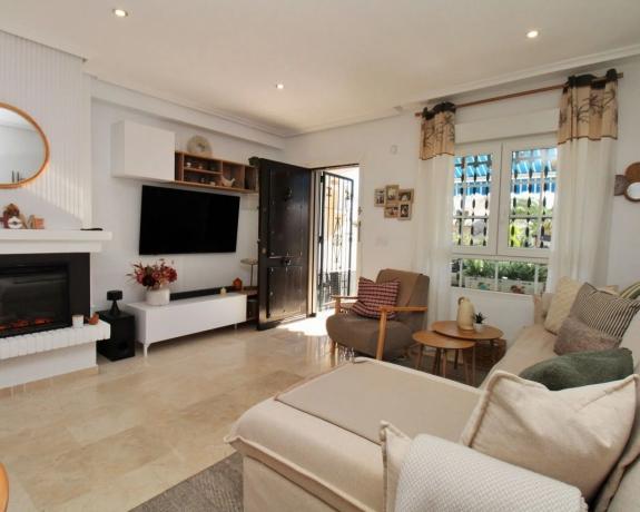 Casa independiente en calle Tomás Bretón s/n