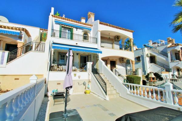 Chalet adosado en calle Tomás Bretón