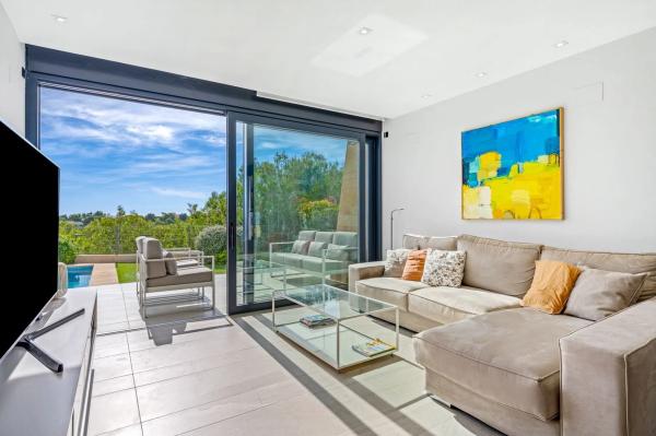 Casa independiente en calle Estrecho de Bonifacio