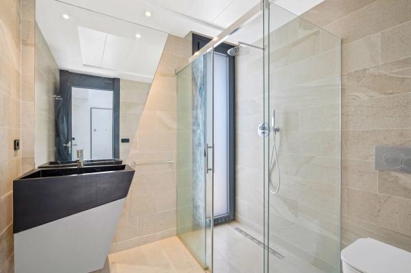 Casa independiente en calle Estrecho de Bonifacio