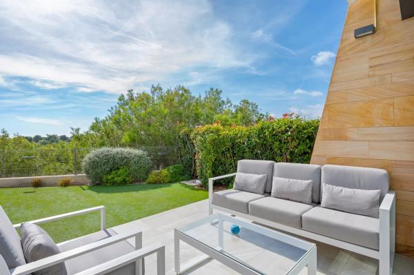 Casa independiente en calle Estrecho de Bonifacio