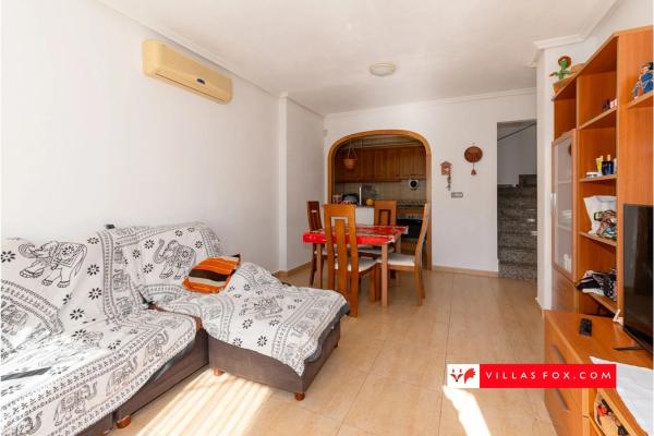Chalet pareado en calle la Traviata