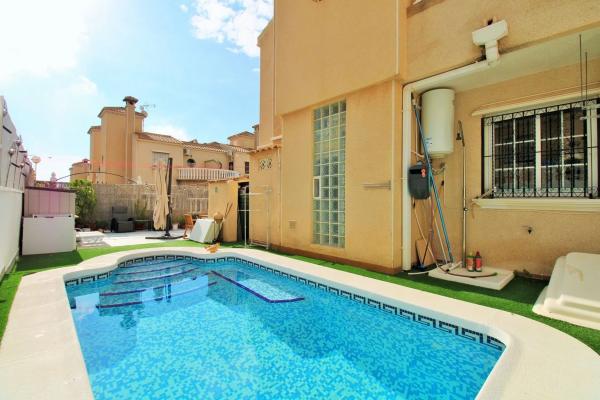 Chalet pareado en calle Peñalara, 6