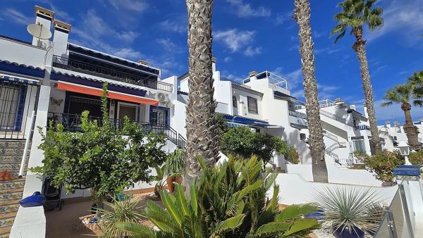 Chalet pareado en calle Canal de La Mancha