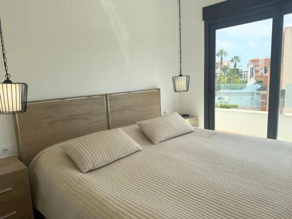 Chalet adosado en calle Estragón