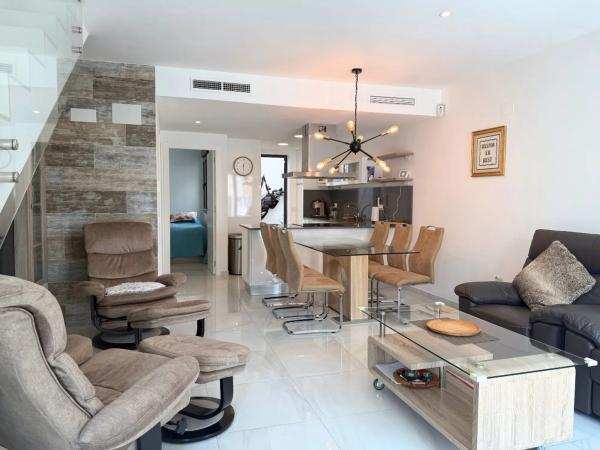 Chalet adosado en calle Estragón