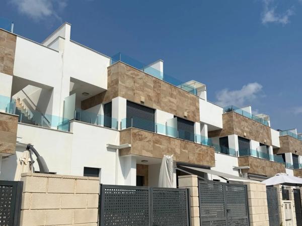 Chalet adosado en calle Estragón