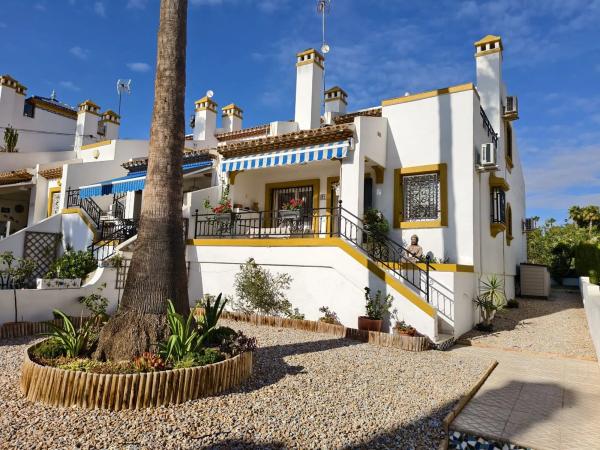 Chalet pareado en Urbanización V Martín Valencia, 72