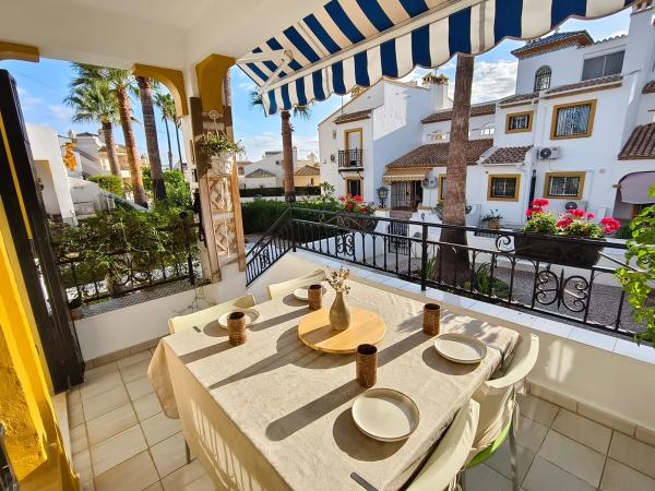 Chalet pareado en Urbanización V Martín Valencia, 72