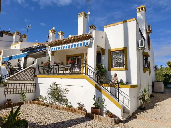 Chalet pareado en Urbanización V Martín Valencia, 72