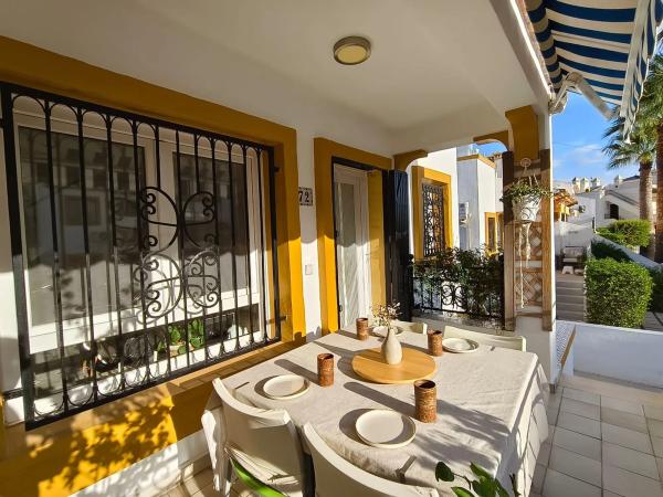 Chalet pareado en Urbanización V Martín Valencia, 72