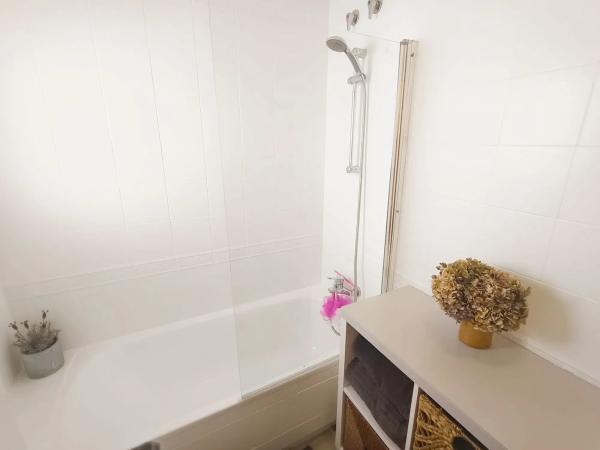 Chalet pareado en Urbanización V Martín Valencia, 72