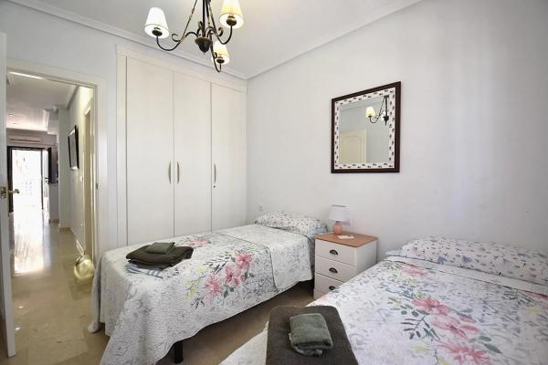 Chalet adosado en calle la Traviata, 30