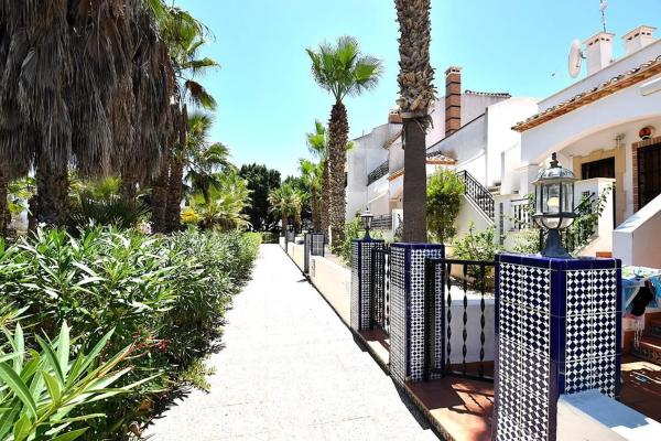 Chalet adosado en calle la Traviata, 30