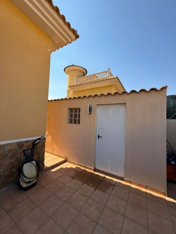 Chalet en calle la Traviata, 79