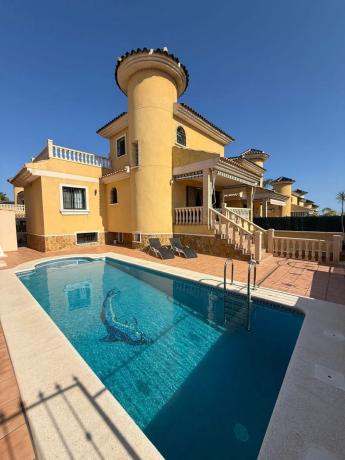 Chalet en calle la Traviata, 79