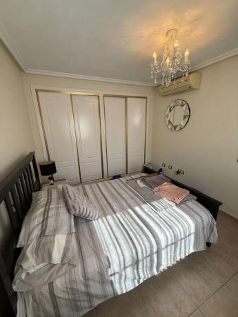 Chalet en calle la Traviata, 79