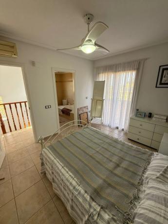 Chalet en calle la Traviata, 79