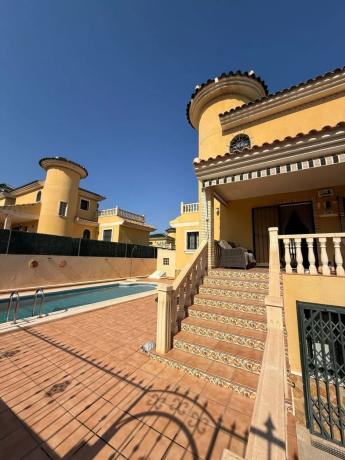 Chalet en calle la Traviata, 79