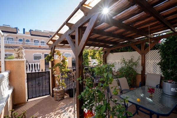 Chalet adosado en calle Comino