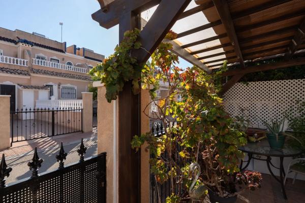 Chalet adosado en calle Comino