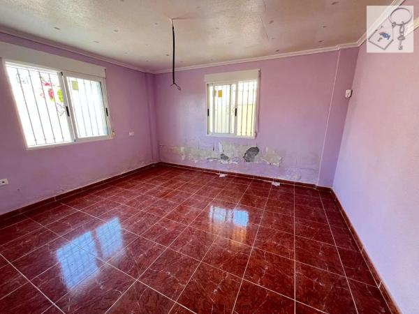 Casa independiente en calle Paraguay