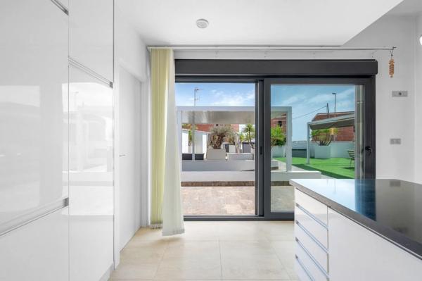 Casa independiente en avenida de las Brisas, 8