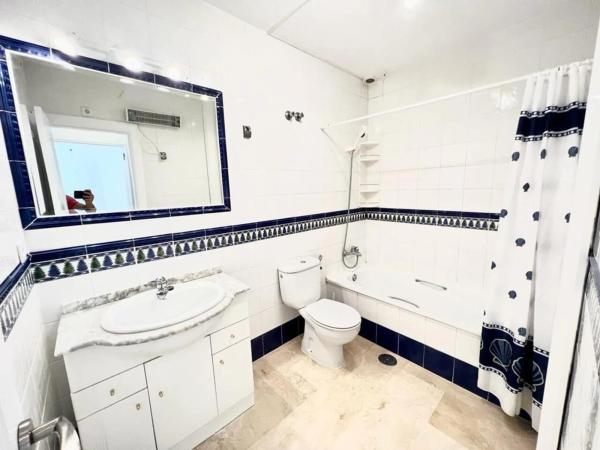 Chalet adosado en calle Gibraltar