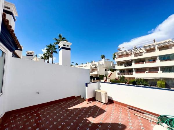 Chalet adosado en calle Gibraltar