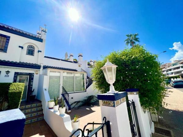 Chalet adosado en calle Gibraltar