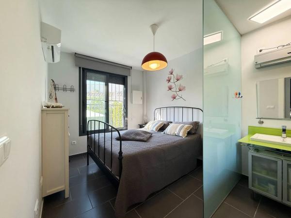 Chalet adosado en calle Paso de Calais, 17