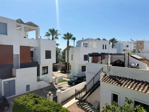 Chalet adosado en calle Paso de Calais, 17