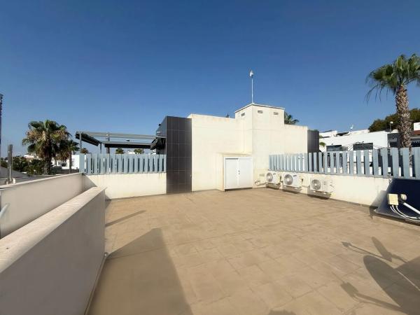 Chalet adosado en calle Paso de Calais, 17