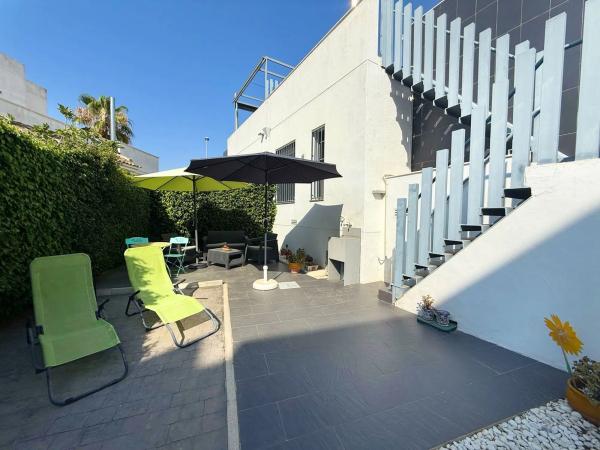 Chalet adosado en calle Paso de Calais, 17