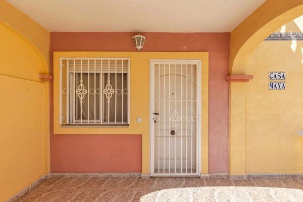 Chalet adosado en calle Aitana, 51
