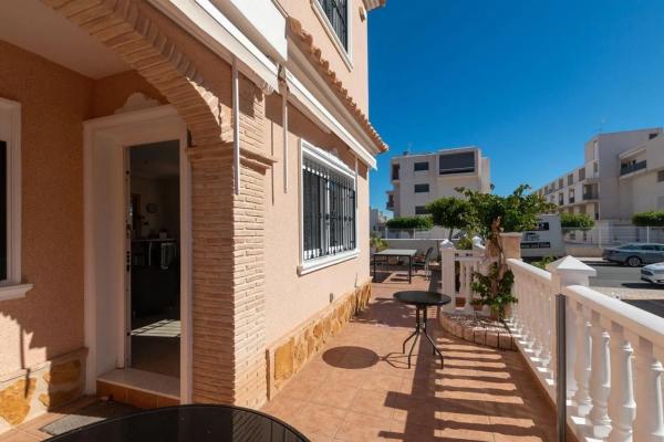 Chalet adosado en calle Clavo, 19